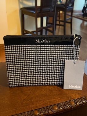 NWT MaxMara Large Houndstooth Cosmetic Bag Zip Top Closure 10” x 7”